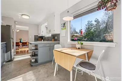 11537 Corliss Avenue N, Seattle, WA 98133 - Photo 14