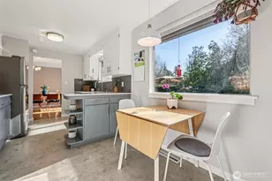 11537 Corliss Ave N, Seattle, WA 98133 - Photo 14