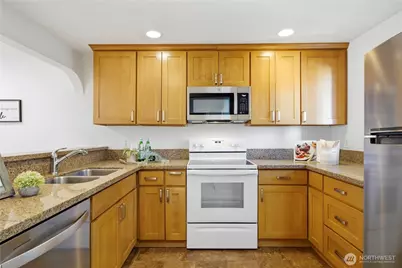 12740 NE 10th Place #E303, Bellevue, WA 98005 - Photo 8