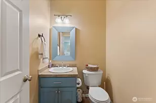 7041 Eagle Lake Dr SE, Snoqualmie, WA 98065 - Photo 14