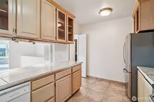 2349 Boylston Ave E, Seattle, WA 98102 - Photo 10