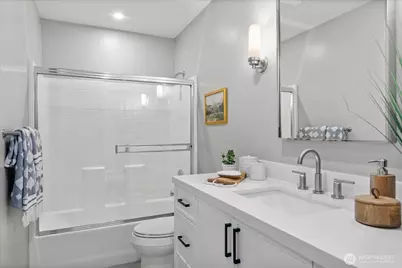 20049 Wallingford Avenue N, Shoreline, WA 98133 - Photo 32