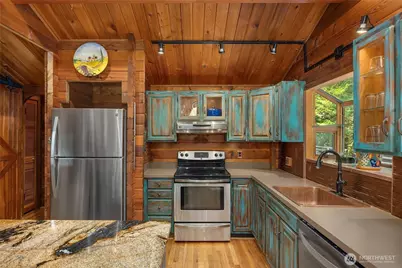 10750 N Madison Avenue NE, Bainbridge Island, WA 98110 - Photo 8