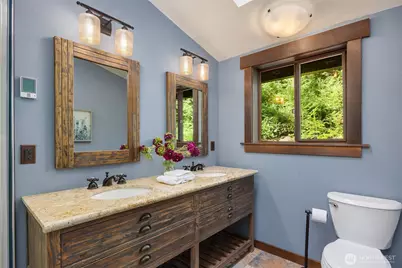 10750 N Madison Avenue NE, Bainbridge Island, WA 98110 - Photo 16