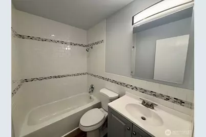 9623 S 248th #B11, Kent, WA 98030 - Photo 8