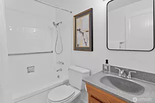 12121 NE 66th St, Kirkland, WA 98033 - Photo 18