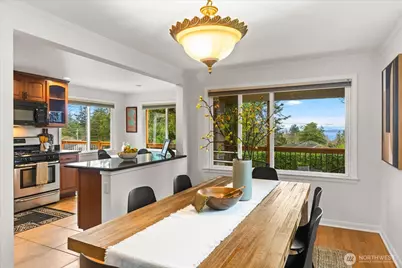 11513 Palatine Avenue N, Seattle, WA 98133 - Photo 6