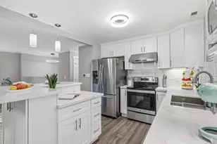 12026 NE 99th Ln, Kirkland, WA 98033 - Photo 2