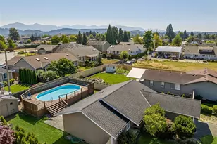 425 Rosewood Dr, Buckley, WA 98321 - Photo 2