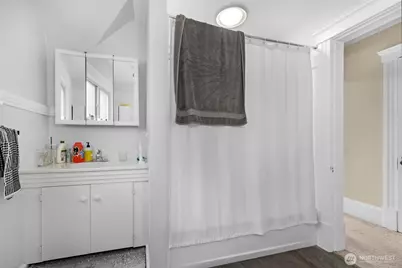 708 Warren Avenue N, Seattle, WA 98109 - Photo 28