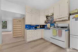 708 Warren Ave N, Seattle, WA 98109 - Photo 8