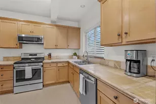 6604 198th Pl SW, Lynnwood, WA 98036 - Photo 2