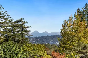 6652 Park Point Way NE, Seattle, WA 98115 - Photo 4
