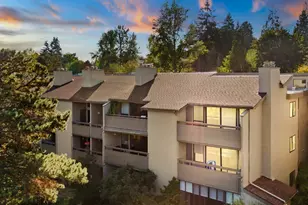 6652 Park Point Way NE, Seattle, WA 98115 - Photo 2