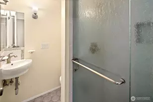 6652 Park Point Way NE, Seattle, WA 98115 - Photo 34