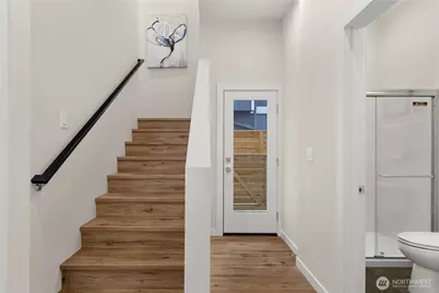 9518 Interlake Avenue N, Seattle, WA 98103 - Photo 12