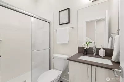 9518 Interlake Avenue N, Seattle, WA 98103 - Photo 10