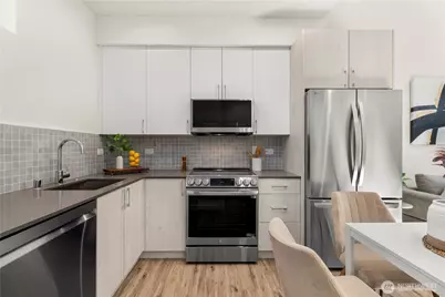9518 Interlake Avenue N, Seattle, WA 98103 - Photo 18