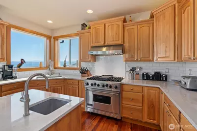 1433 Country Club Drive, Camano Island, WA 98282 - Photo 10