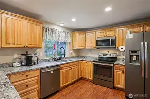 11404 208th Ave E, Bonney Lake, WA 98391 - Photo 10