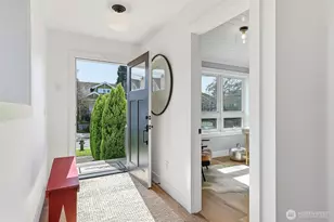 132 NE 52nd St, Seattle, WA 98105 - Photo 6