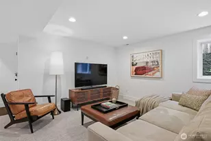 132 NE 52nd St, Seattle, WA 98105 - Photo 32