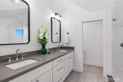 132 NE 52nd Street, Seattle, WA 98105 - Photo 22