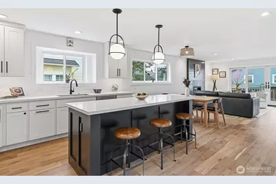 132 NE 52nd Street, Seattle, WA 98105 - Photo 10