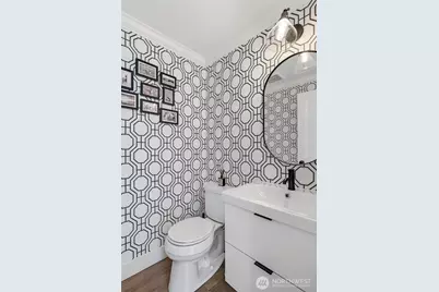 132 NE 52nd Street, Seattle, WA 98105 - Photo 8