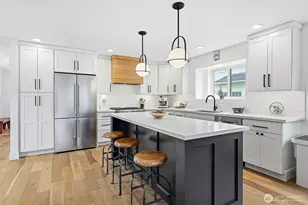 132 NE 52nd St, Seattle, WA 98105 - Photo 12