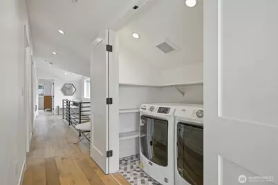 132 NE 52nd Street, Seattle, WA 98105 - Photo 30