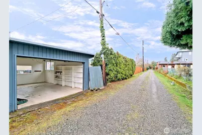 11027 Auburn Avenue S, Seattle, WA 98178 - Photo 32