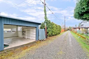 11027 Auburn Ave S, Seattle, WA 98178 - Photo 32