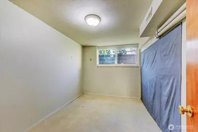 11242 A Fremont Avenue N, Seattle, WA 98133 - Photo 18
