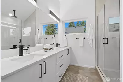 10702 Linden Avenue N, Seattle, WA 98133 - Photo 26