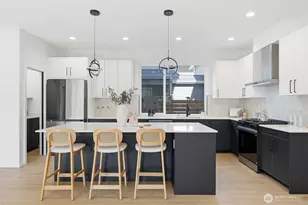 10702 Linden Ave N, Seattle, WA 98133 - Photo 4