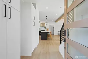 10702 Linden Ave N, Seattle, WA 98133 - Photo 2