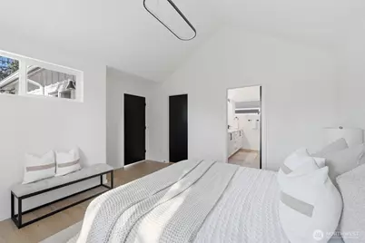 10702 Linden Avenue N, Seattle, WA 98133 - Photo 24