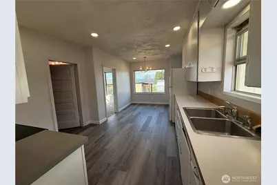 409 E Lopez Avenue, Port Angeles, WA 98362 - Photo 4