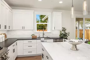 9207 NE 175th St, Bothell, WA 98011 - Photo 16