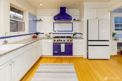 2343 Federal Avenue E, Seattle, WA 98102 - Photo 10