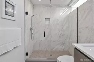 2409 W Boston St, Seattle, WA 98199 - Photo 16