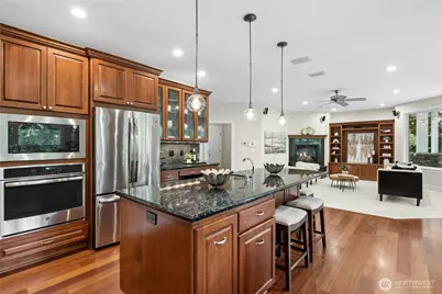 10806 SE 16th Street, Bellevue, WA 98004 - Photo 16