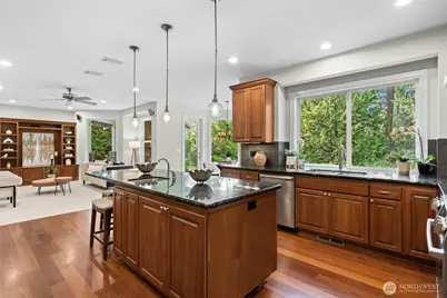 10806 SE 16th Street, Bellevue, WA 98004 - Photo 18
