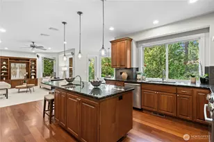 10806 SE 16th St, Bellevue, WA 98004 - Photo 18