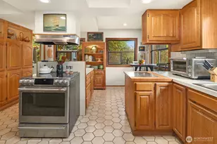 3939 Meridian Ave N, Seattle, WA 98103 - Photo 8