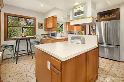 3939 Meridian Avenue N, Seattle, WA 98103 - Photo 10