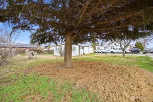 17 E 13th Ave, Kennewick, WA 99336 - Photo 2