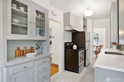 4001 NE 57th Street, Seattle, WA 98105 - Photo 8