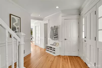 922 Nob Hill Avenue N, Seattle, WA 98109 - Photo 18